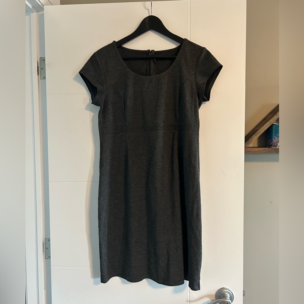 Maternity dress grey size medium Stork & Babe